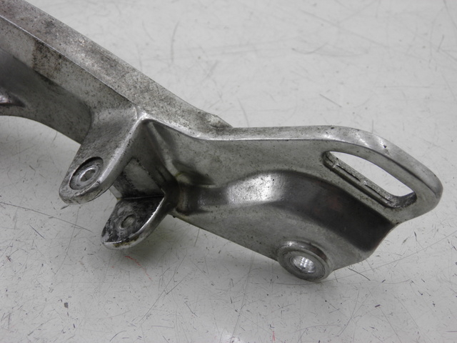 photo de FUSSRASTEN HALTEPLATTEN VORN LINKS YAMAHA TDM 900 (2004 - 2006)
