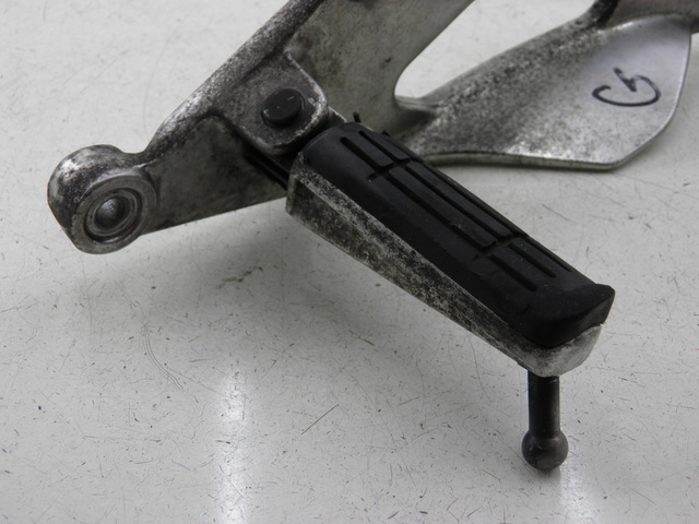 photo de FUSSRASTEN HALTEPLATTEN VORN LINKS YAMAHA TDM 900 (2004 - 2006)
