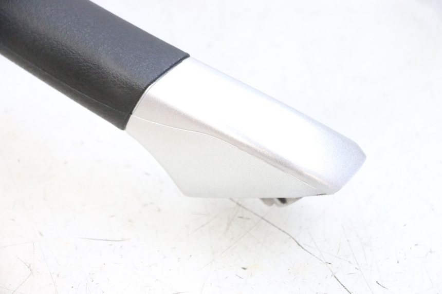 photo de HALTEGRIFF PIAGGIO MP3 RL 250 (2007 - 2010) - Details der Befestigungspunkte