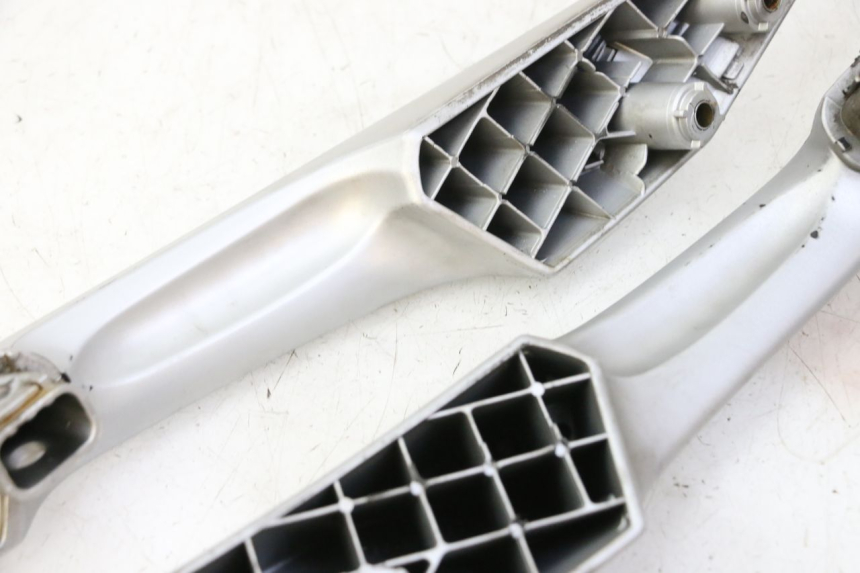 photo de HINTERRADGRIFF PEUGEOT SATELIS 125 (2006 - 2009)