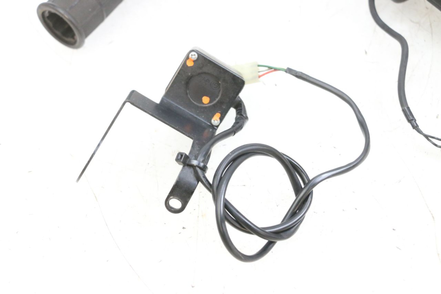 photo de HANDGRIFF SUZUKI BURGMAN 650 (2013 - 2020)