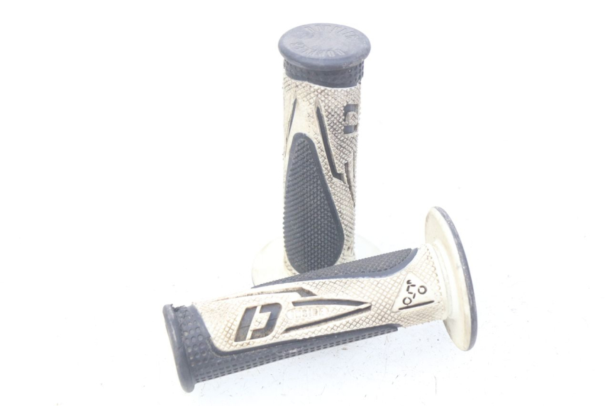 photo de HANDGRIFF MBK BOOSTER SPIRIT NAKED 50 (2004 - 2017)