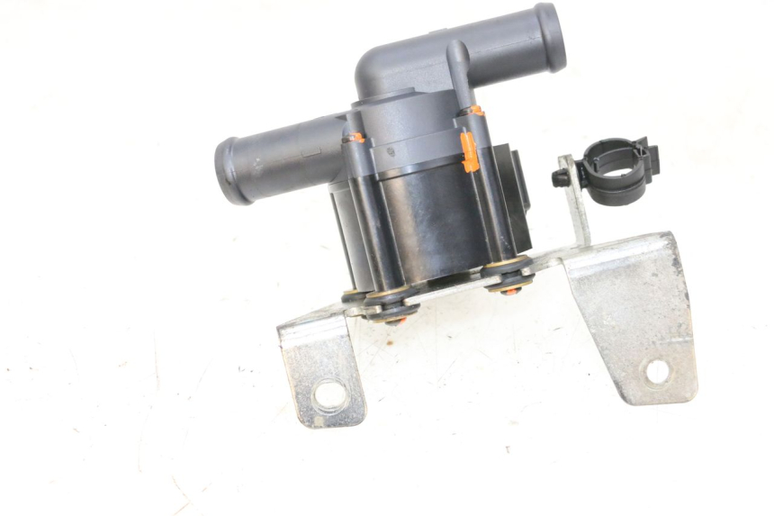 photo de WASSERPUMPE PIAGGIO VESPA GTS SUPER IE 125 (2009 - 2016) - Details der Befestigungspunkte