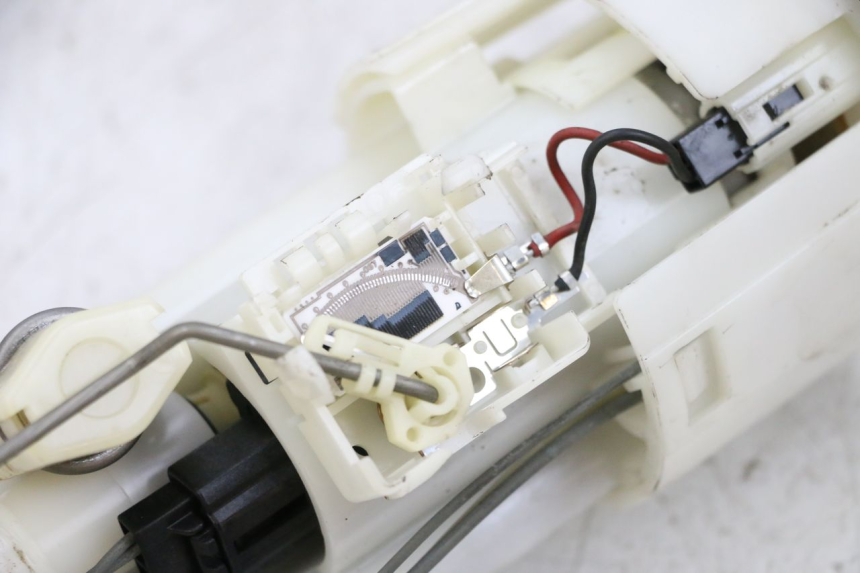 photo de KRAFTSTOFFPUMPE YAMAHA FJR ABS 1300 (2006 - 2012) - Alternative Perspektive