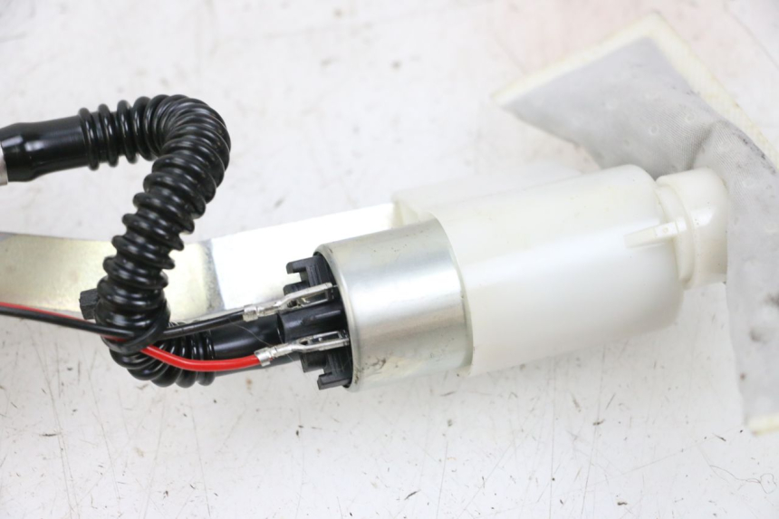 photo de BENZINPUMPE PIAGGIO MP3 HPE 300 (2019 - 2026) - Zoom auf Gebrauchszustand