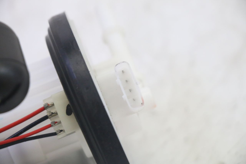 photo de BENZINPUMPE JM MOTORS SANTANA EVO 50 (2024 - 2026) - Zoom auf Gebrauchszustand