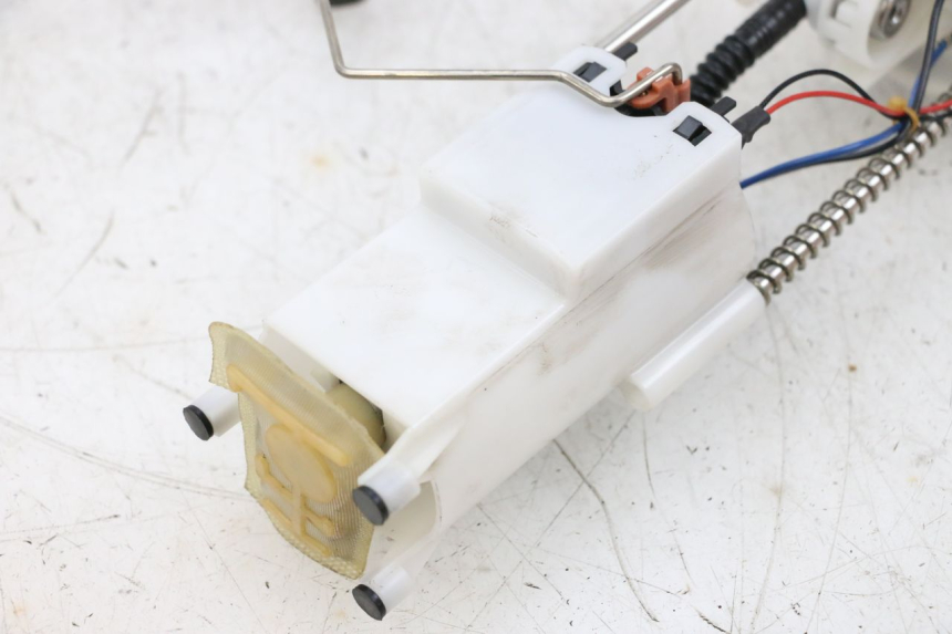 photo de BENZINPUMPE PEUGEOT SATELIS 125 (2013 - 2018) - Zoom auf Gebrauchszustand