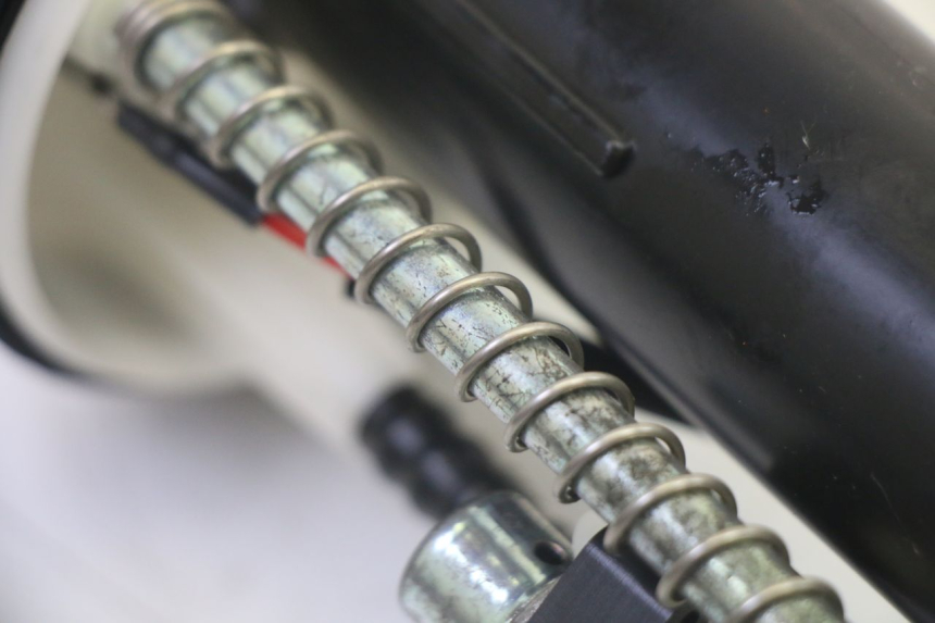 photo de KRAFTSTOFFPUMPE YAMAHA X-MAX XMAX 125 (2010 - 2014) - Oberflächenzustand und Material