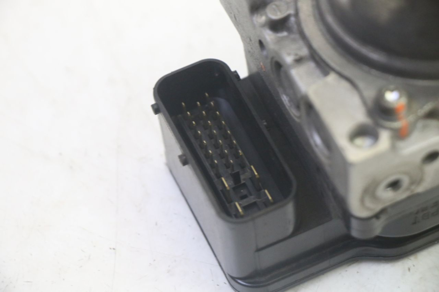 photo de ABS PUMPE SUZUKI BURGMAN EXECUTIVE ABS 650 (2006 - 2012) - Technische Nahaufnahme