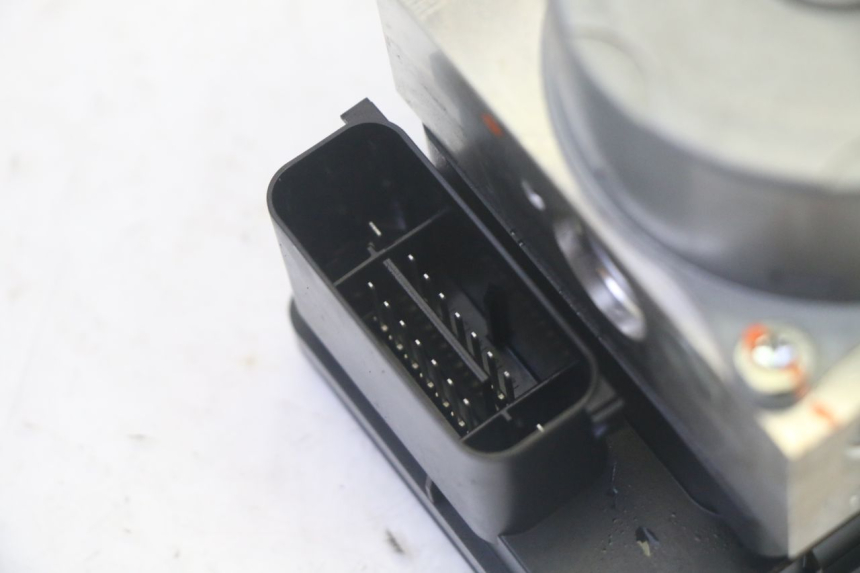 photo de ABS PUMPE BMW R GS 1250 (2021 - 2024) - Details der Befestigungspunkte