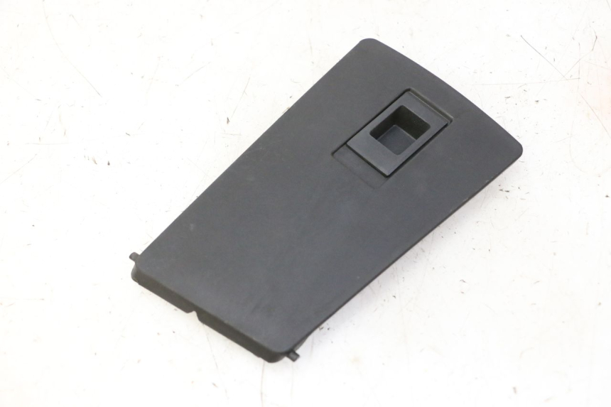 photo de HANDSCHUHFACHKLAPPE PEUGEOT CITYSTAR 50 (2013 - 2017)