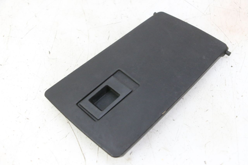 photo de HANDSCHUHFACHKLAPPE PEUGEOT CITYSTAR 50 (2013 - 2017)