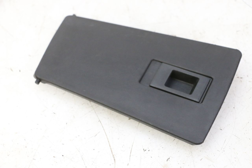 photo de HANDSCHUHFACHKLAPPE PEUGEOT CITYSTAR 50 (2013 - 2017)