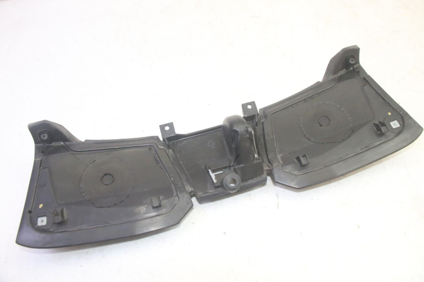 photo de HANDSCHUHFACH DECKEL PIAGGIO MP3 HPE 350 (2018 - 2020) - Details der Befestigungspunkte