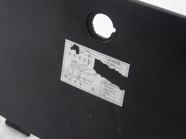 photo de HANDSCHUHFACH DECKEL YIYING YY 125 T-10 125 (2006 - 2012)