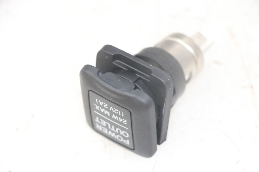 photo de ZIGARETTENANZÃœNDER HONDA FORZA ABS 300 (2013 - 2019)