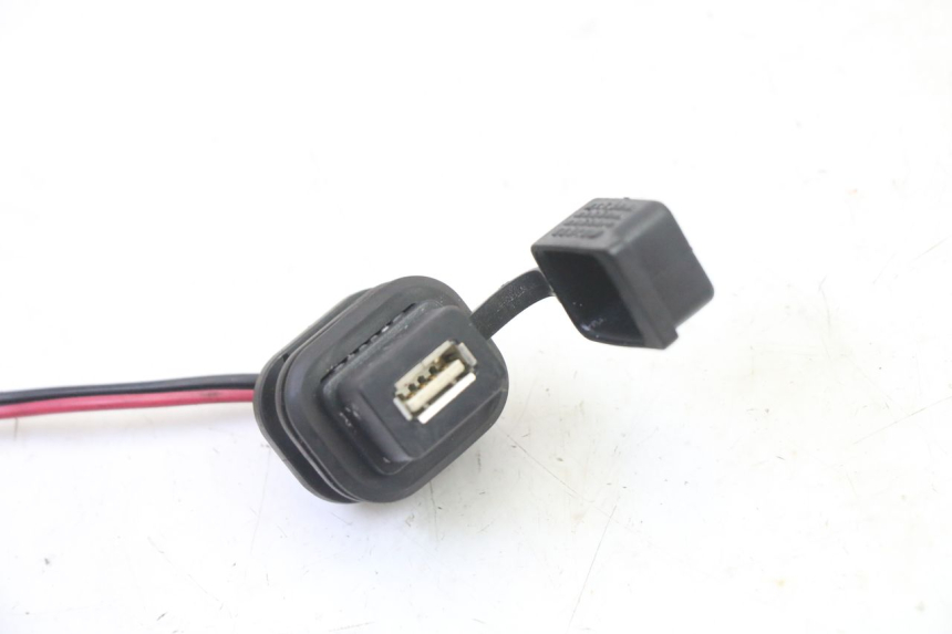 photo de ZIGARETTENANZÃœNDER PIAGGIO MP3 HPE 310 (2024 - 2025)