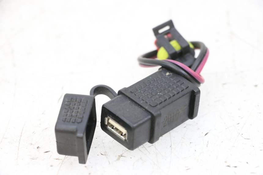 photo de ZIGARETTENANZÃœNDER PIAGGIO MP3 HPE 300 (2019 - 2026) - Hauptansicht