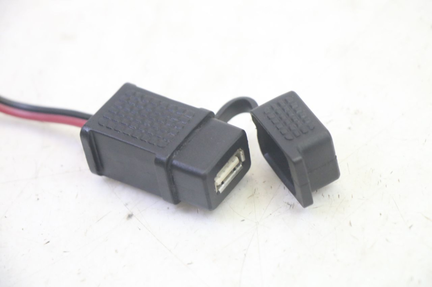 photo de ZIGARETTENANZÃœNDER PIAGGIO MP3 500 (2016 - 2018) - Detailansicht des Bauteils