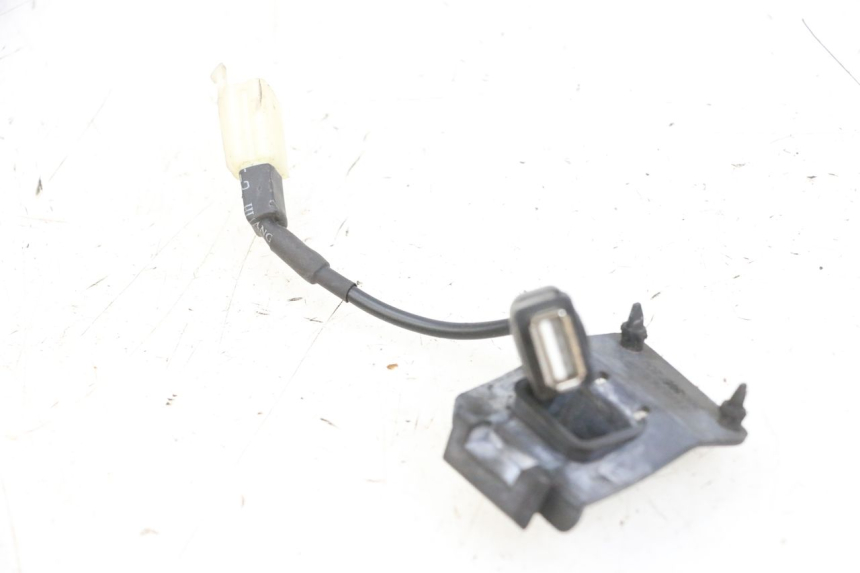 photo de ZIGARETTENANZÃœNDER PEUGEOT SPEEDFIGHT 4 4T EFI 50 (2021 - 2025) - Zoom auf Gebrauchszustand