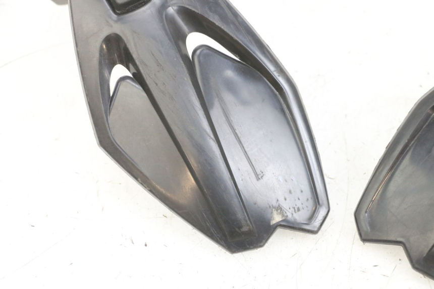 photo de HANDSCHUTZ RIEJU MRT 50 (2018 - 2021) - Details der Befestigungspunkte