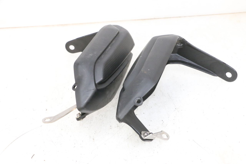 photo de HANDSCHUTZ YAMAHA TDM ABS 900 (2002 - 2014) - Details der Befestigungspunkte