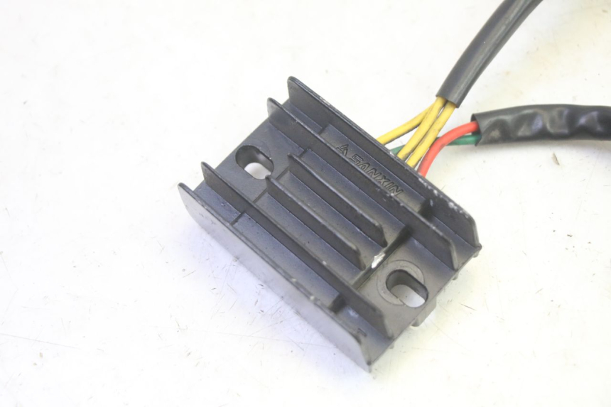 photo de SPANNUNGSREGLER PEUGEOT DJANGO 4T 50 (2014 - 2019) - Detailansicht des Bauteils