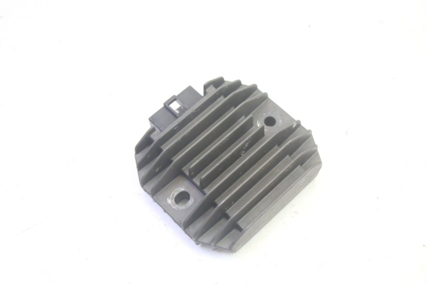 photo de REGLER LICHTMASCHINE PEUGEOT ELYSEO 125 (1999 - 2004) - Hauptansicht