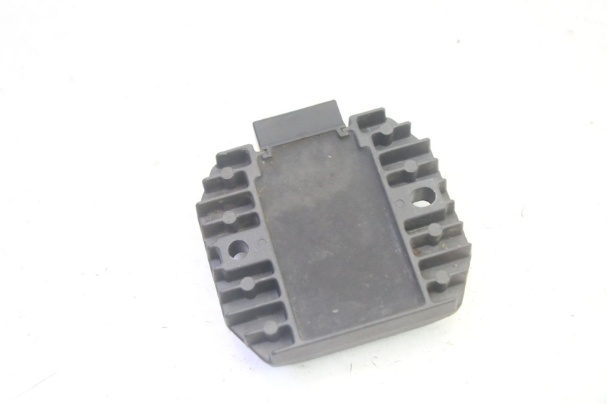 photo de REGLER LICHTMASCHINE PEUGEOT ELYSEO 125 (1999 - 2004) - Zoom auf Gebrauchszustand