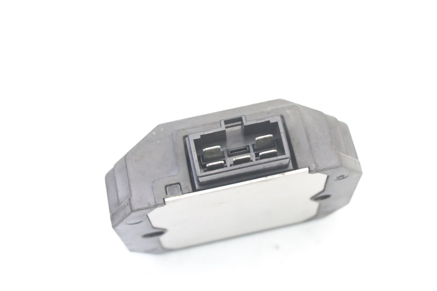 photo de REGLER LICHTMASCHINE YAMAHA FZ6 FAZER S2 600 (2007 - 2011)