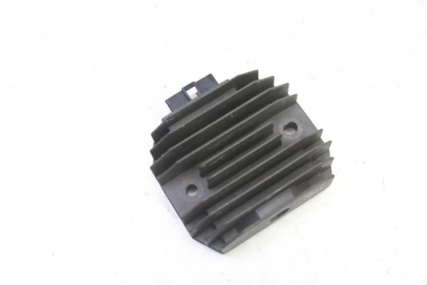 photo de REGLER LICHTMASCHINE YAMAHA FZ6 FAZER S2 600 (2007 - 2011)