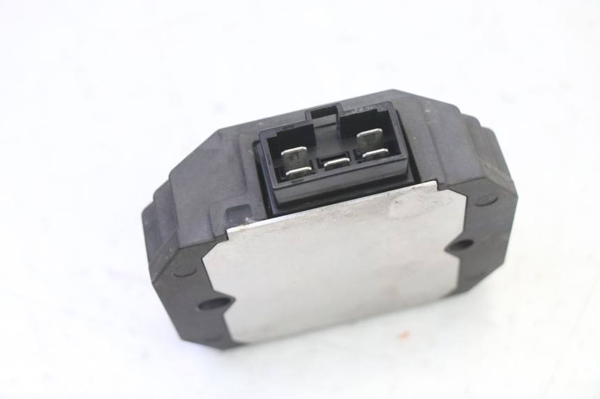 photo de REGLER LICHTMASCHINE YAMAHA FZ6 FAZER S2 600 (2007 - 2011)