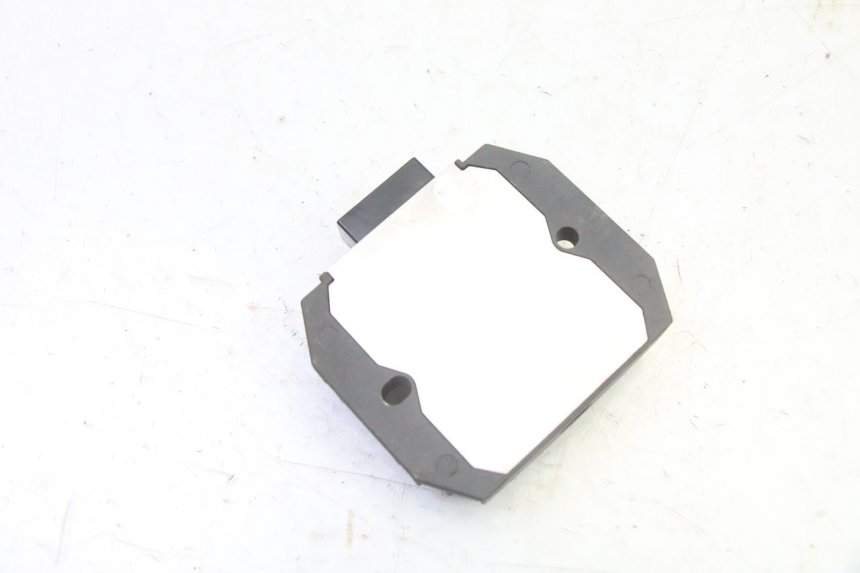 photo de REGLER LICHTMASCHINE YAMAHA FZ6 FAZER S2 600 (2007 - 2011)