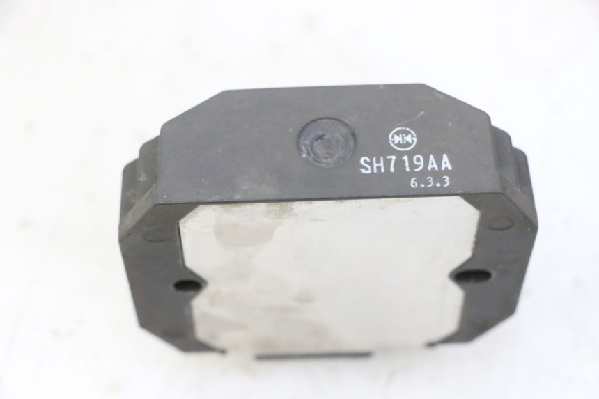 photo de REGLER LICHTMASCHINE YAMAHA FZ6 N FAZER 600 (2004 - 2006)