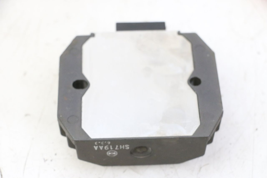 photo de REGLER LICHTMASCHINE YAMAHA FZ6 N FAZER 600 (2004 - 2006)