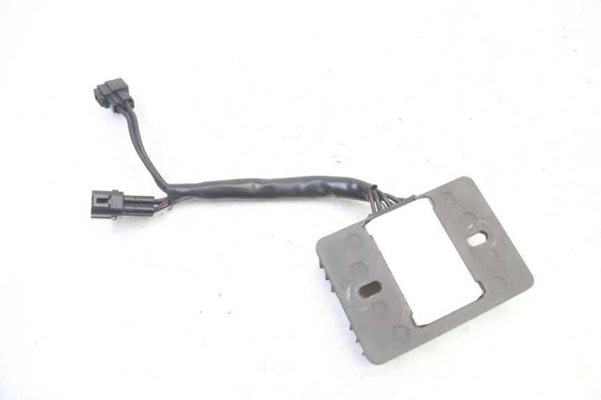 photo de REGLER LICHTMASCHINE SUZUKI GSR 750 (2011 - 2017)