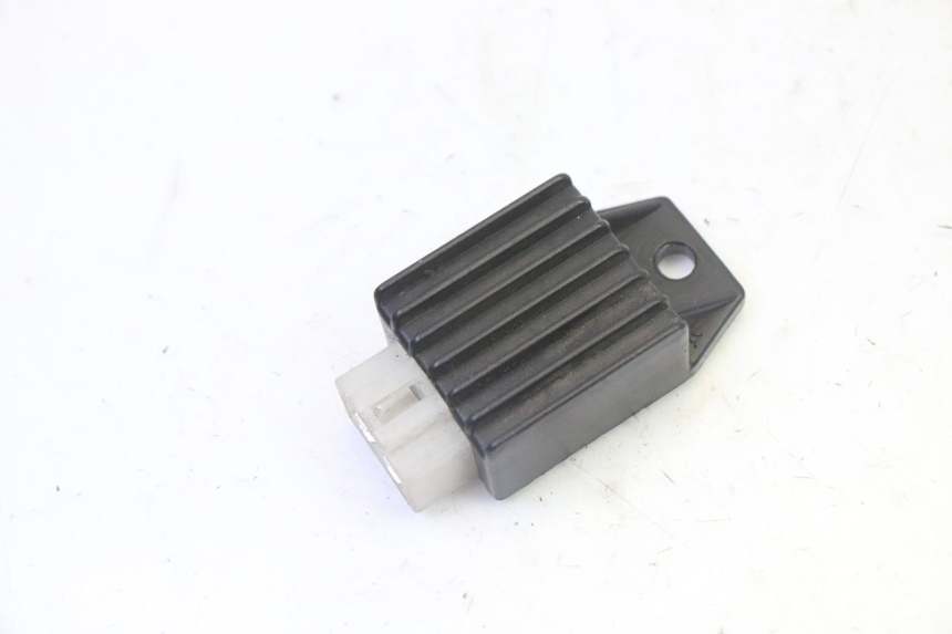 photo de SPANNUNGSREGLER PEUGEOT KISBEE 2T 50 (2010 - 2017)