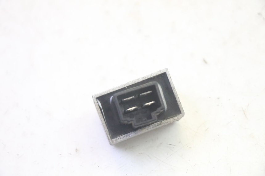 photo de LICHTMASCHINENREGLER PEUGEOT KISBEE 4T 50 (2010 - 2017) - Alternative Perspektive