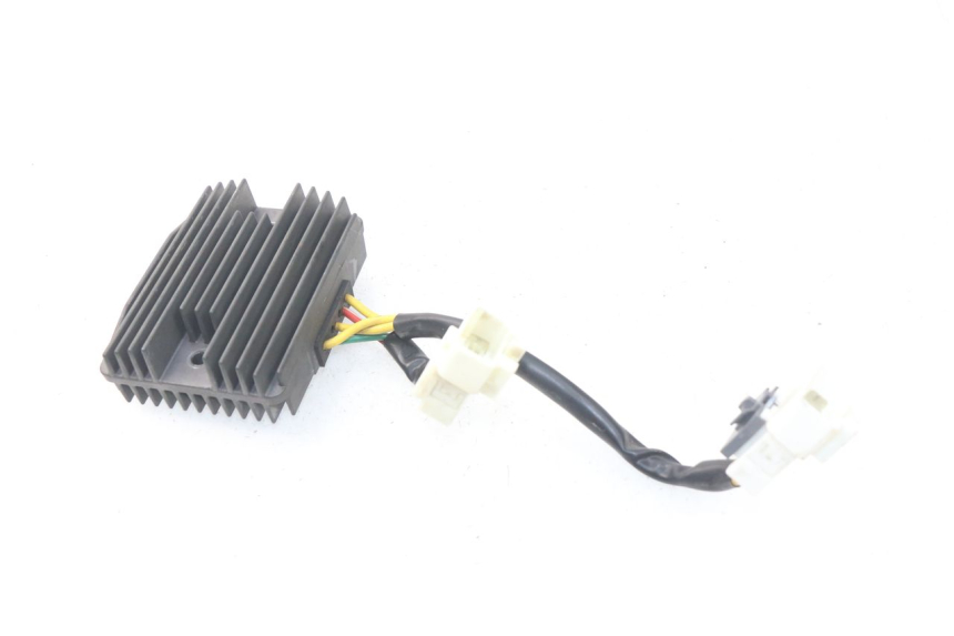 photo de REGLER LICHTMASCHINE PIAGGIO MP3 HPE 500 (2019 - 2022)