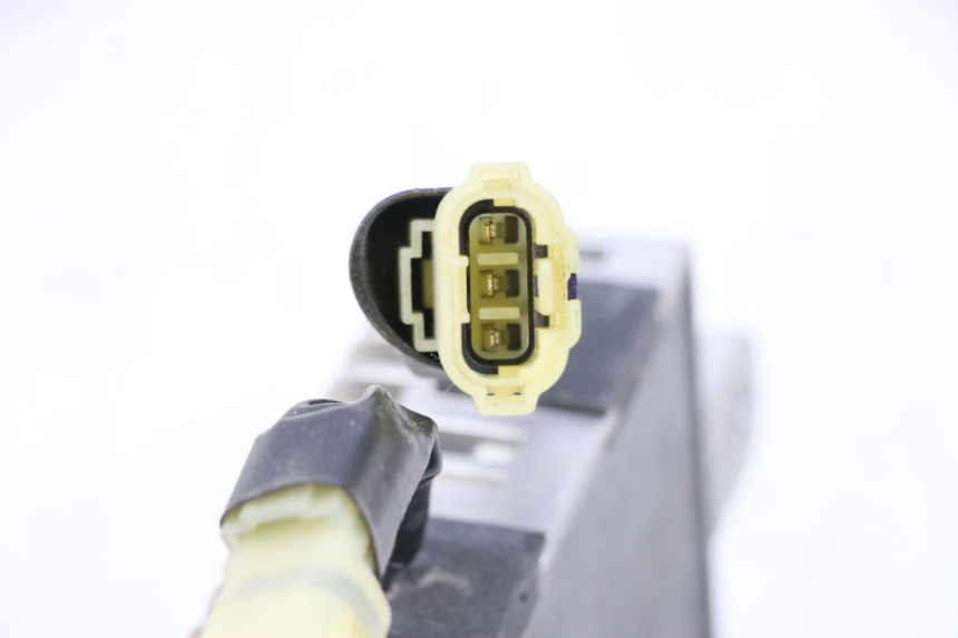 photo de REGLER LICHTMASCHINE YAMAHA NEO'S CORE 1 (2022 - 2026) - Alternative Perspektive