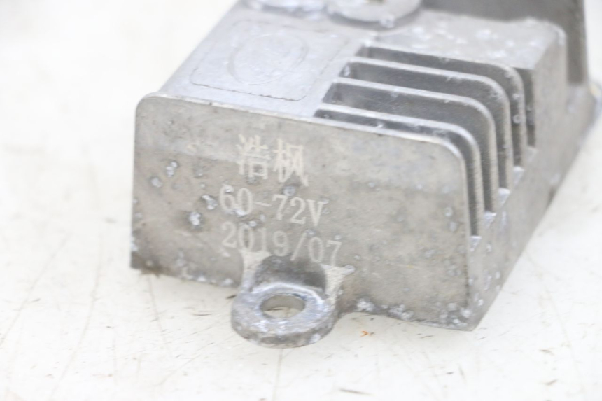 photo de REGLER LICHTMASCHINE EFUN PUSA 1 - Alternative Perspektive