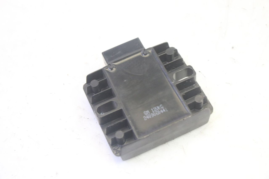 photo de REGLER LICHTMASCHINE JM MOTORS SANTANA EVO 50 (2024 - 2026) - Zoom auf Gebrauchszustand