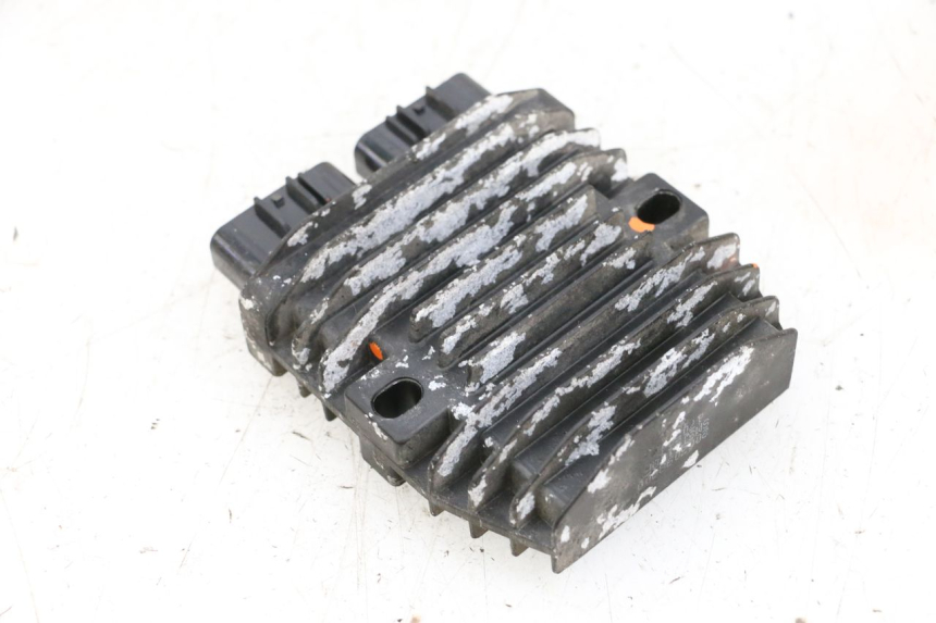 photo de REGLER LICHTMASCHINE PEUGEOT SATELIS 125 (2013 - 2018) - Gesamtansicht des Produkts