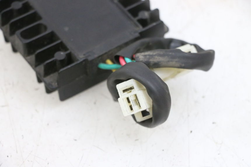 photo de REGLER LICHTMASCHINE PEUGEOT SPEEDFIGHT 4 4T EFI 50 (2021 - 2025) - Alternative Perspektive