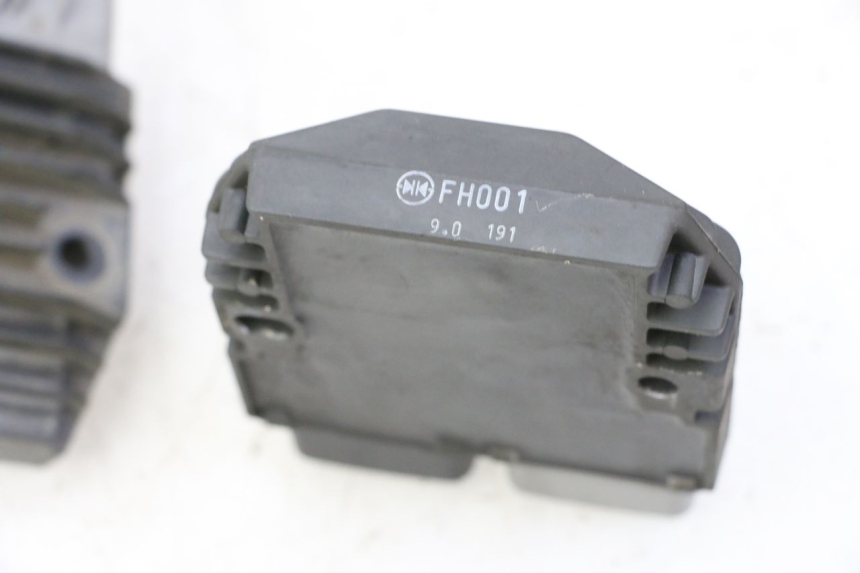 photo de LICHTMASCHINENREGLER YAMAHA TDM ABS 900 (2002 - 2014)