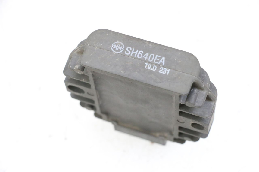 photo de LADEREGLER YAMAHA X-MAX XMAX 125 (2010 - 2013) - Detailansicht des Bauteils