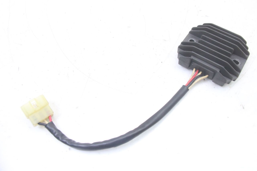photo de SPANNUNGSREGLER YAMAHA FZS FAZER 600 (2001 - 2003)