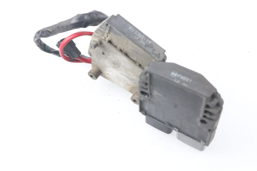 photo de LICHTMASCHINENREGLER YAMAHA TDM ABS 900 (2002 - 2014)