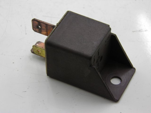 photo de STARTERRELAY PIAGGIO FLY 100 (2006 - 2010)