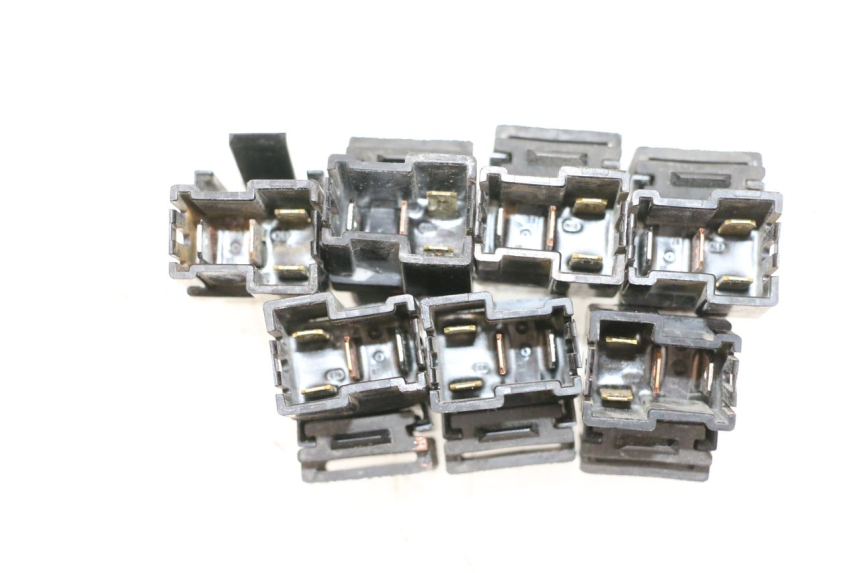 photo de ELEKTRISCHE RELAIS YAMAHA FJR ABS 1300 (2006 - 2012) - Zoom auf Gebrauchszustand